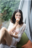 贾玲一家三口全家福